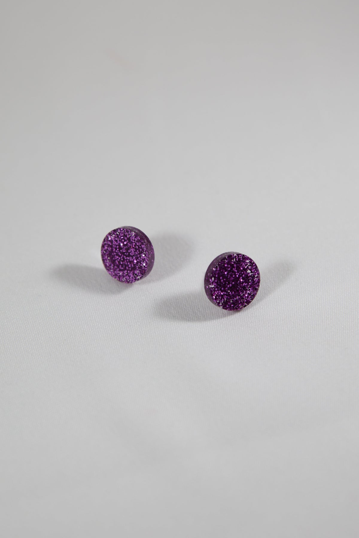 Nappikorvakorut Violetti Glitter