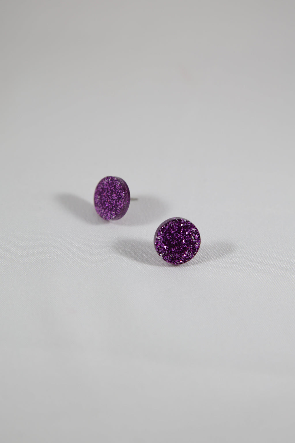 Nappikorvakorut Violetti Glitter