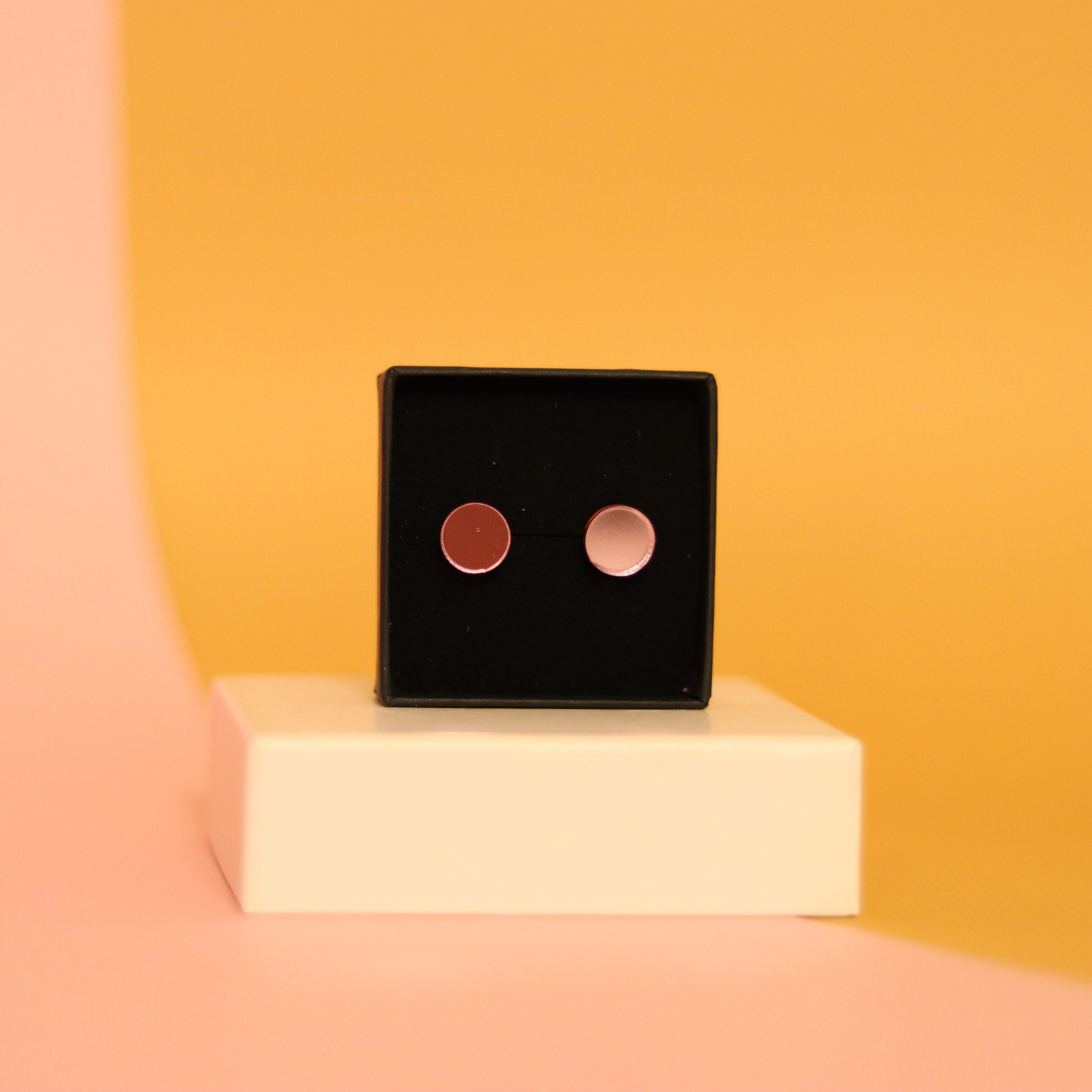 Peili Nappikorvakorut