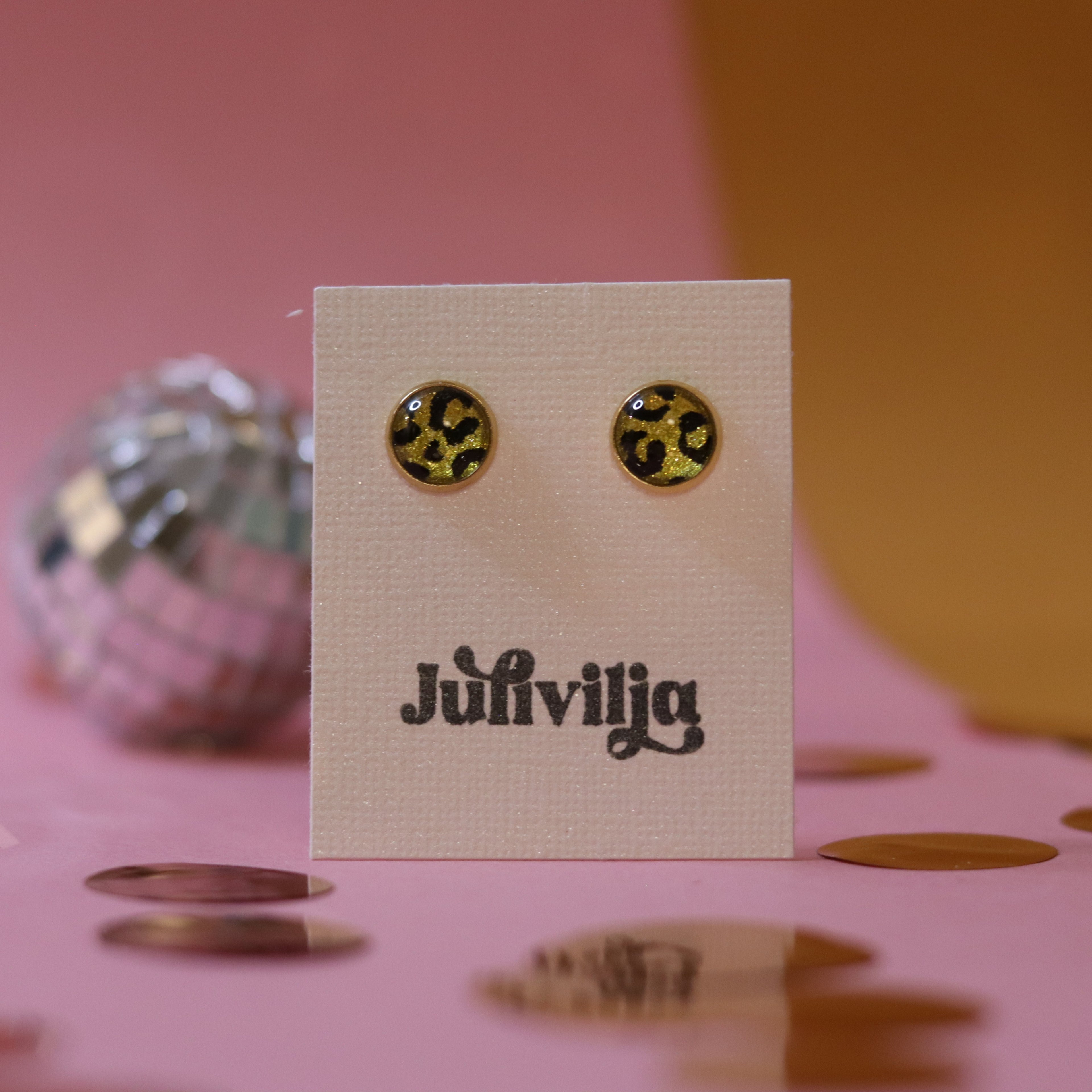 Minisäihke Nappikorvakorut