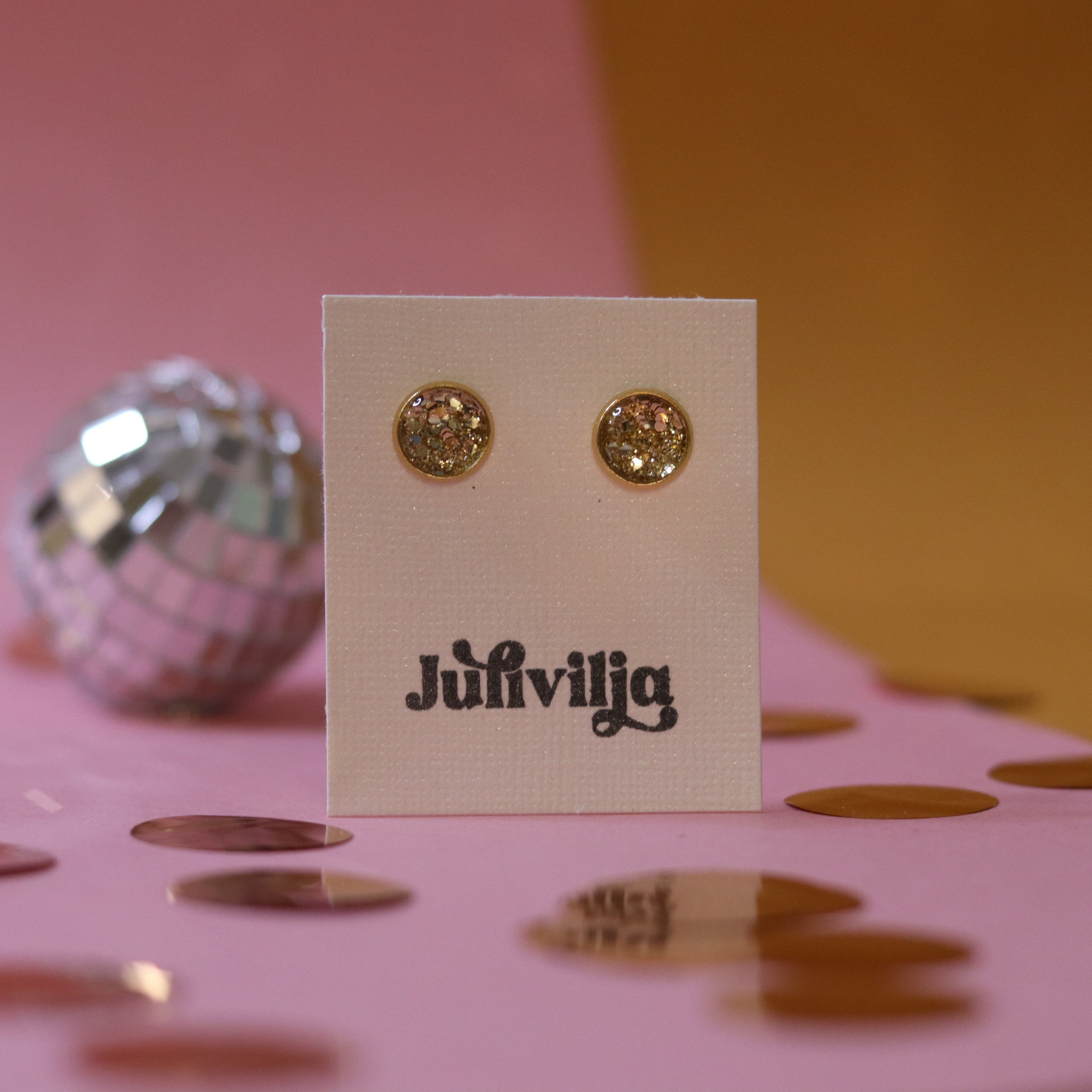 Minisäihke Nappikorvakorut