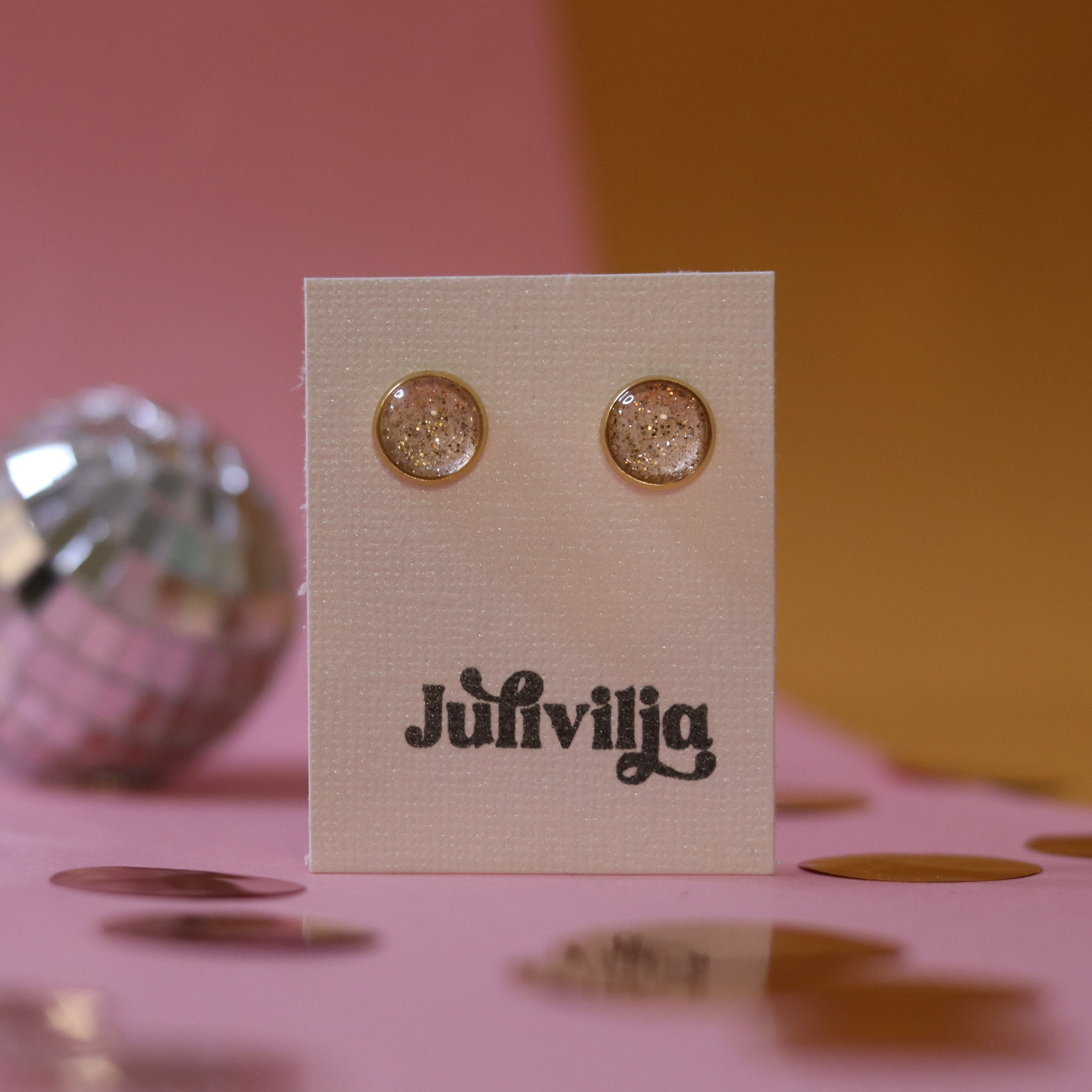 Minisäihke Nappikorvakorut