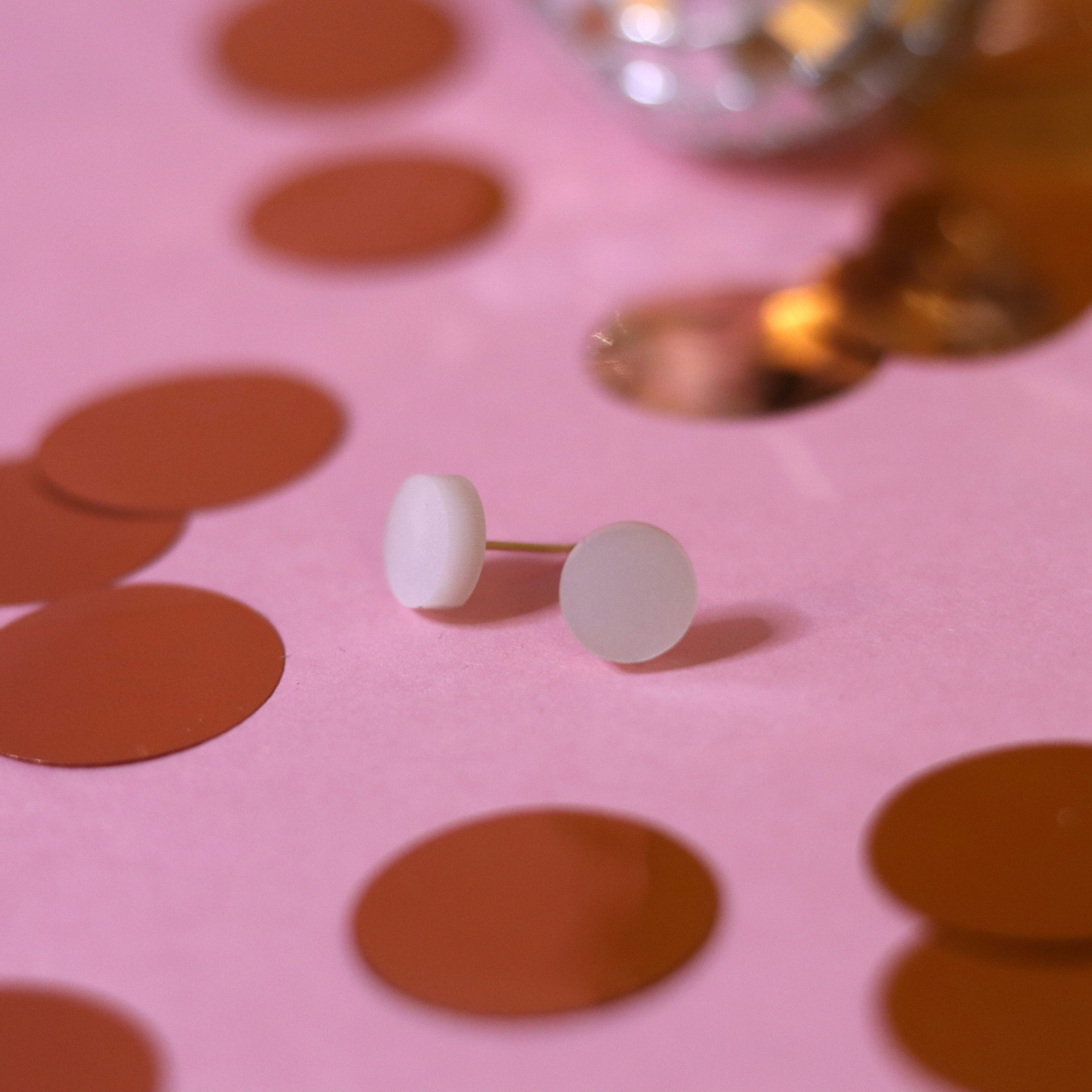 Helmiäis Nappikorvakorut