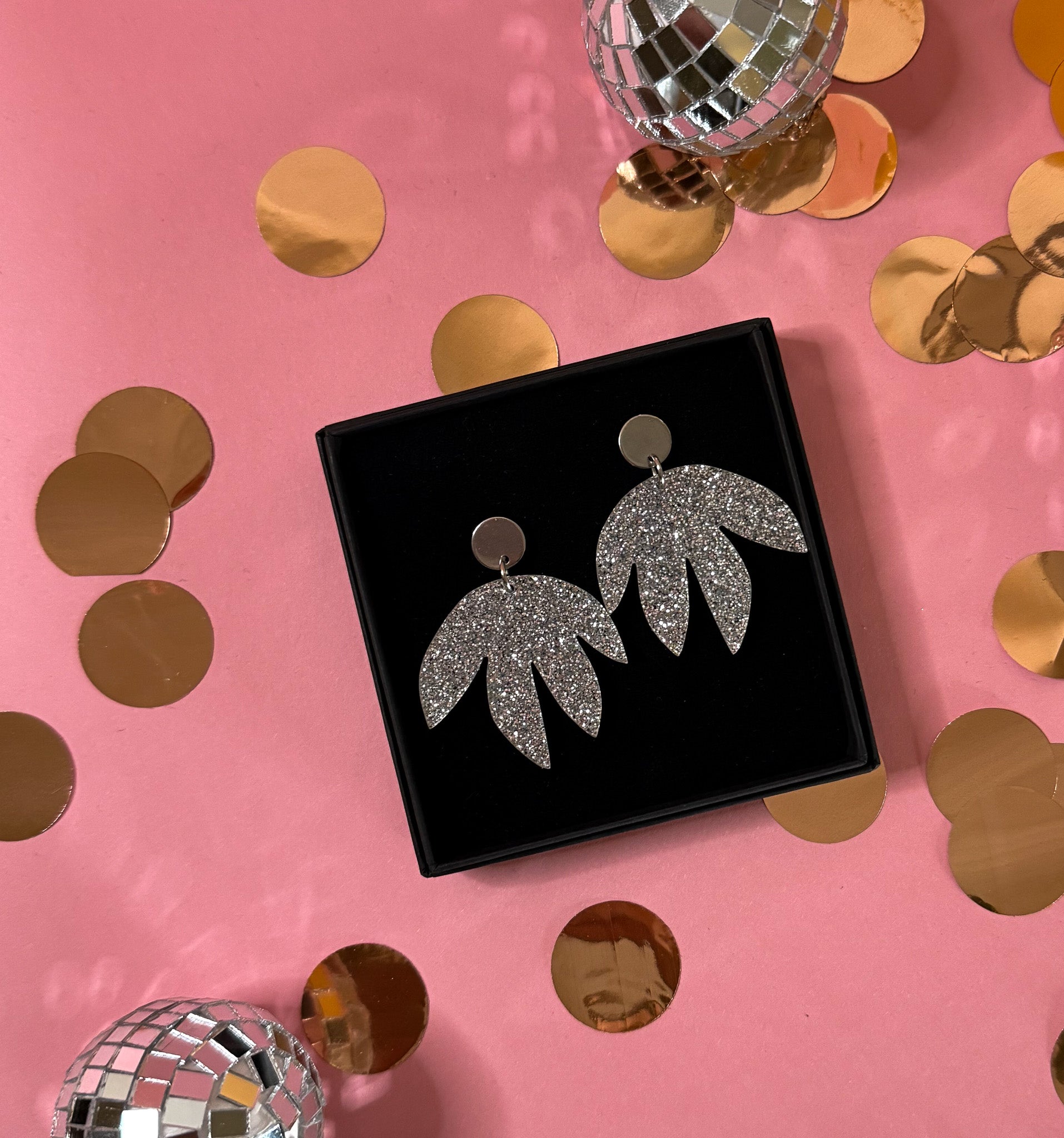 Uinuva Kukka Korvakorut