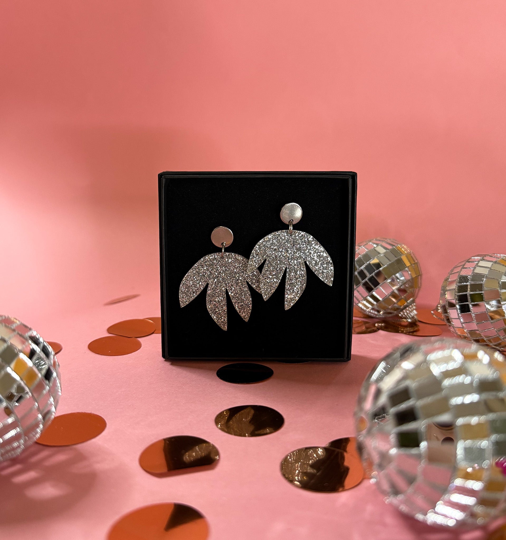 Uinuva Kukka Korvakorut