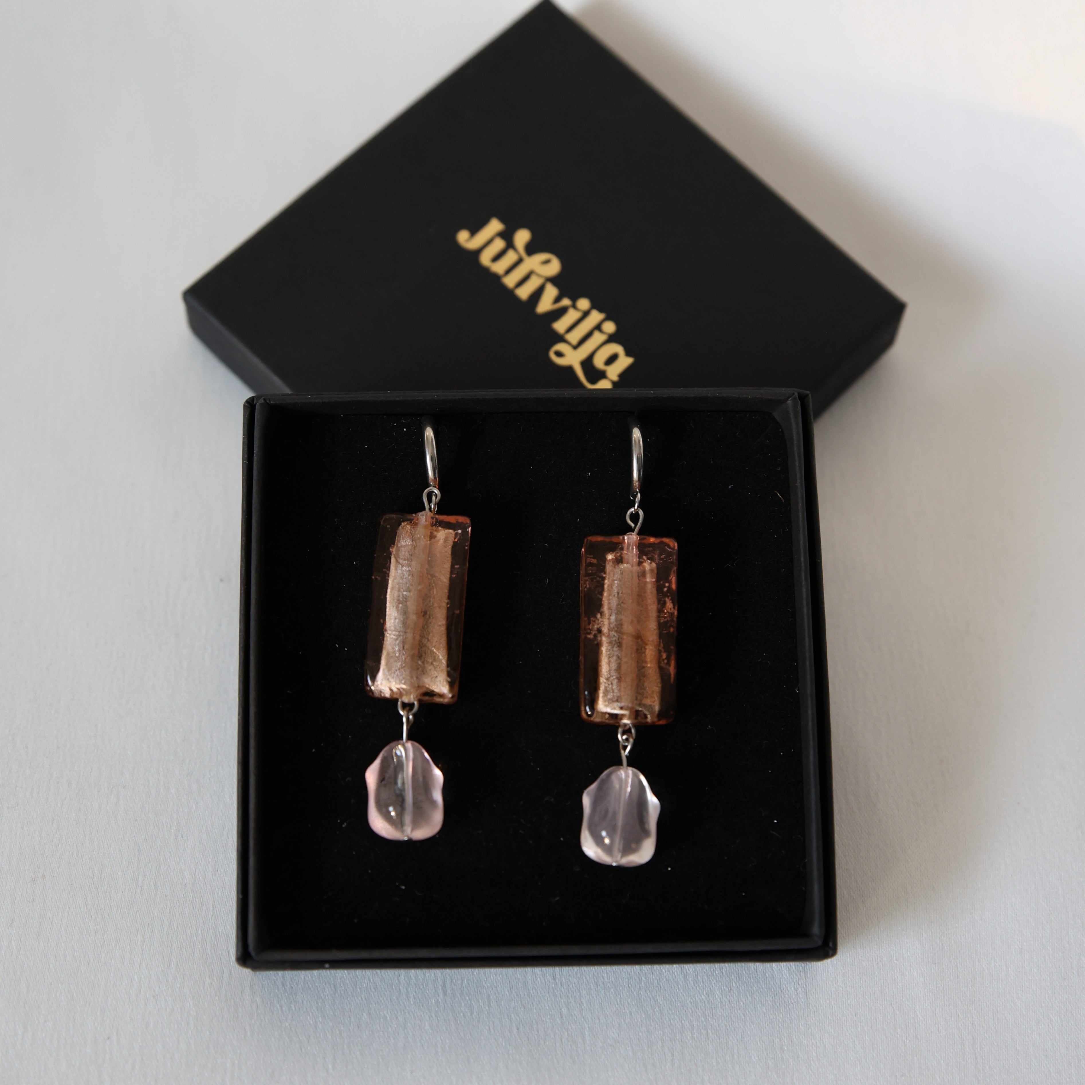 Lasihelmi Korvakorut