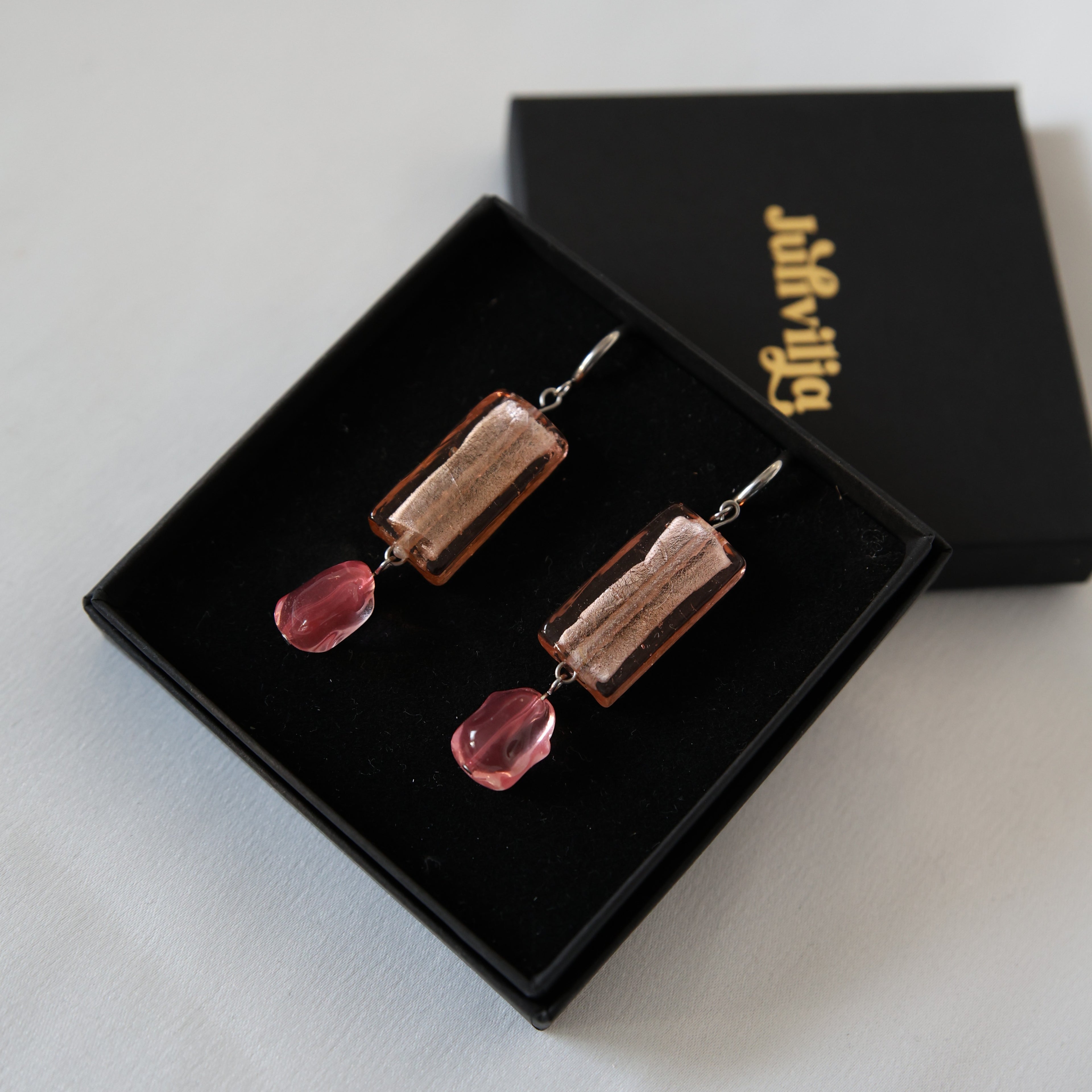 Lasihelmi Korvakorut